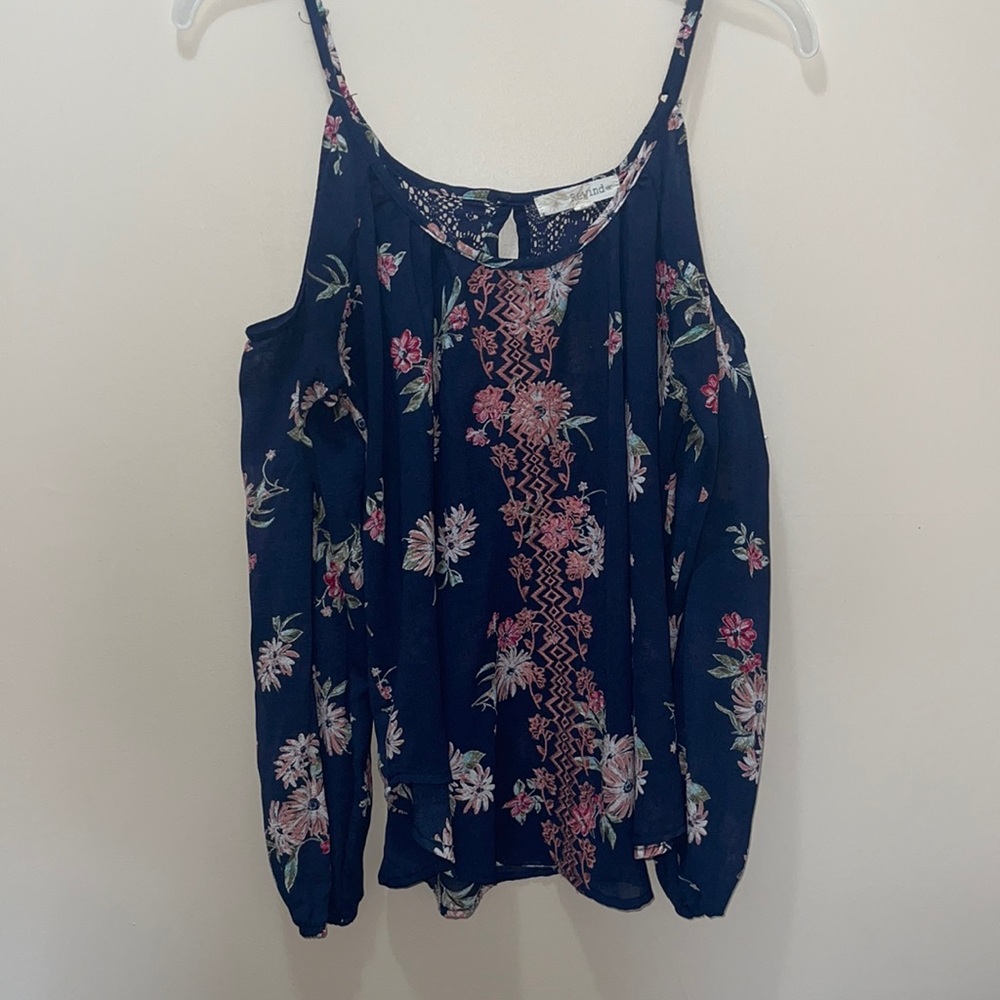 Cutout shoulder shirt